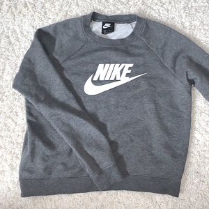 Women’s Nike crew neck